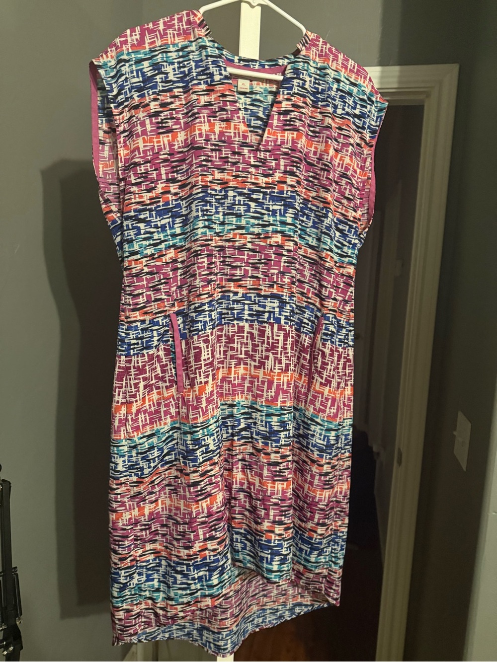 Harper and Gray XL Colorful Abstract Print V-Neck Shift Dress w/pockets
